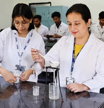 pharmaceutical-chemistry-lab