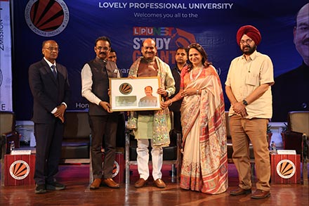 Award Ceremony Study Grant LPU