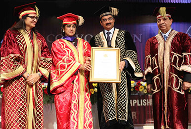 Dr. Mittal confers degree on Dr. Gurib-Fakim